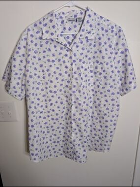 Cabin Creek White Short-Sleeve Button-Up Shirt with Purple Floral Print
